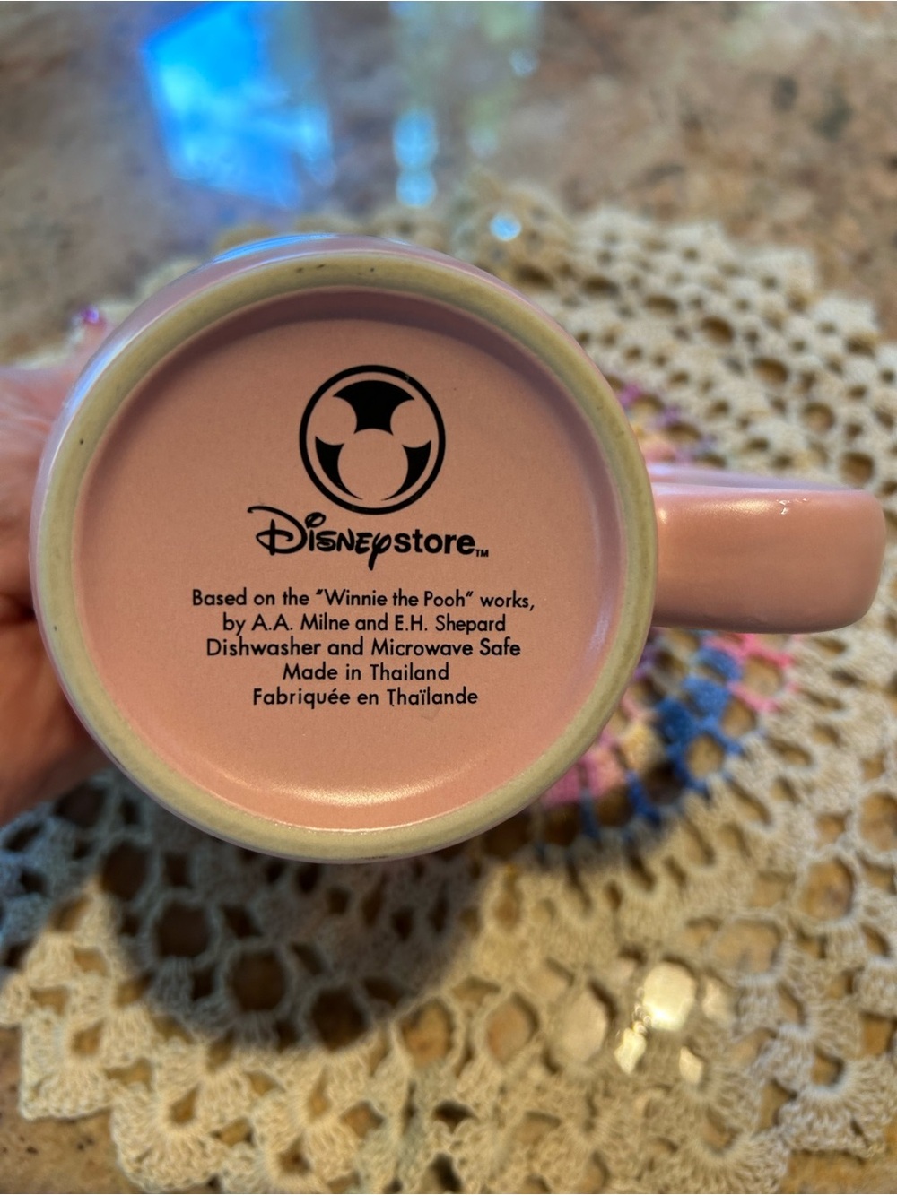 Winnie The Pooh & Daisies Mauve Ceramic Mug 20 oz 5”x4”w. Disney Store. Pristine - Picture 2 of 9